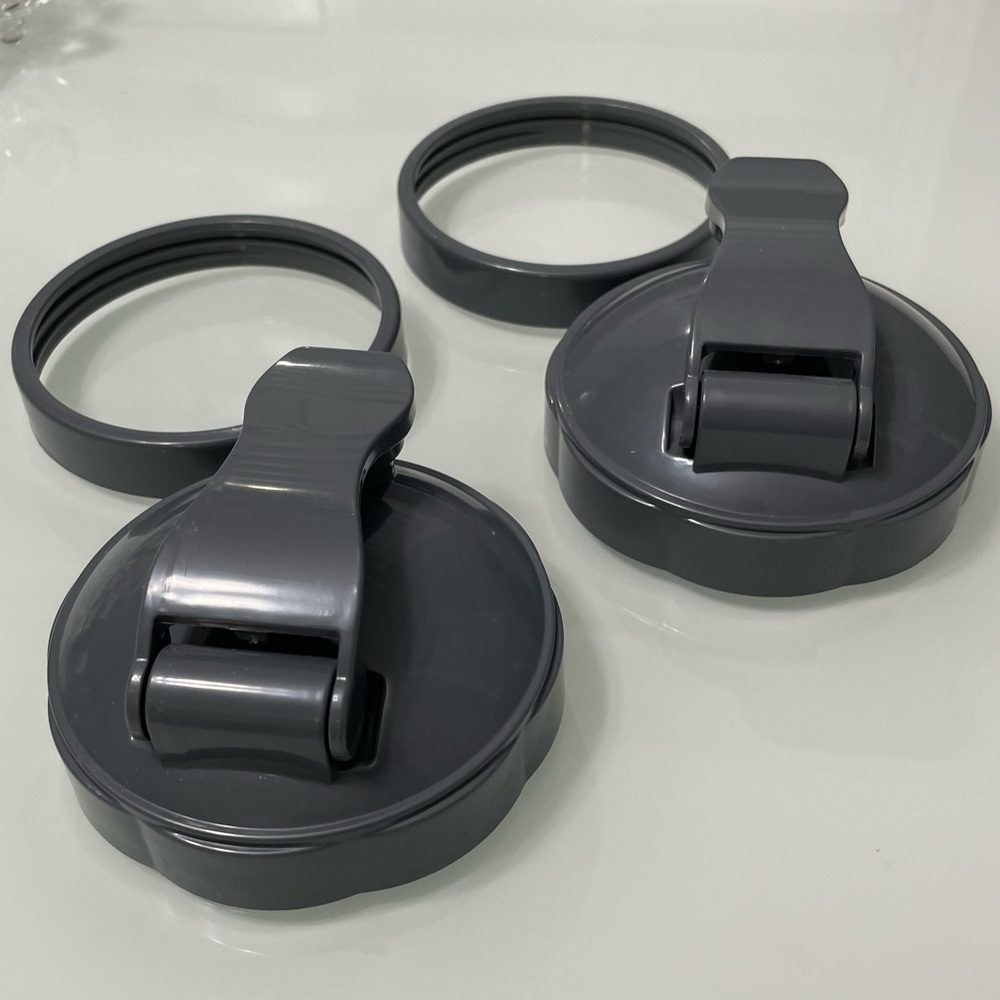 Nutribullet accessories: 2 to go lids and 2 lip rings (NEW!!)